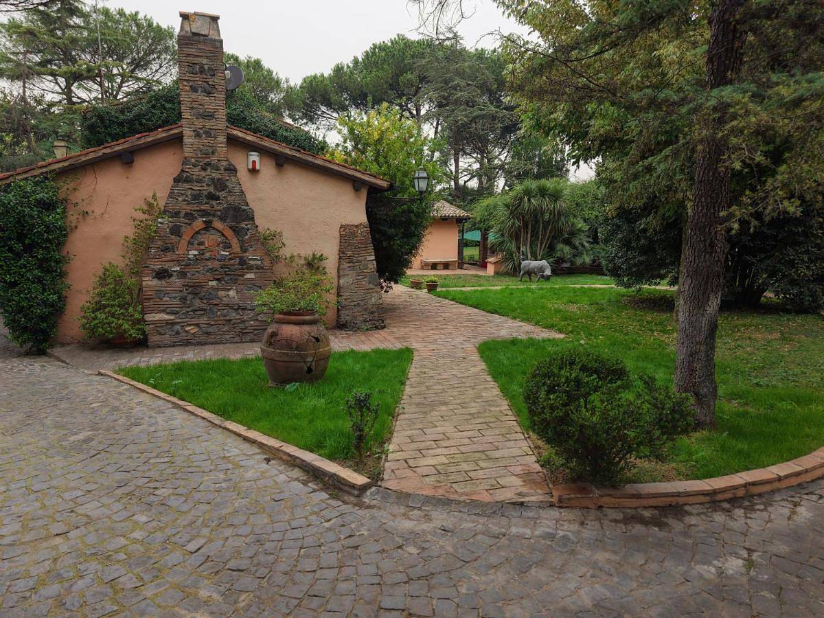 Villa Bovari - Appia Antica in Roma, Provincia di Roma