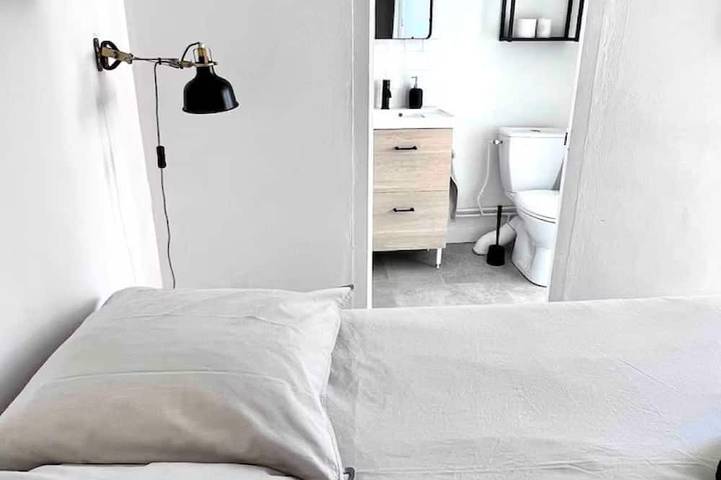 Appartement entier, Le gargantua, appartement cosy à 500m à pied de la forteresse, parking gratuit in Chinon, Vallée de la Loire