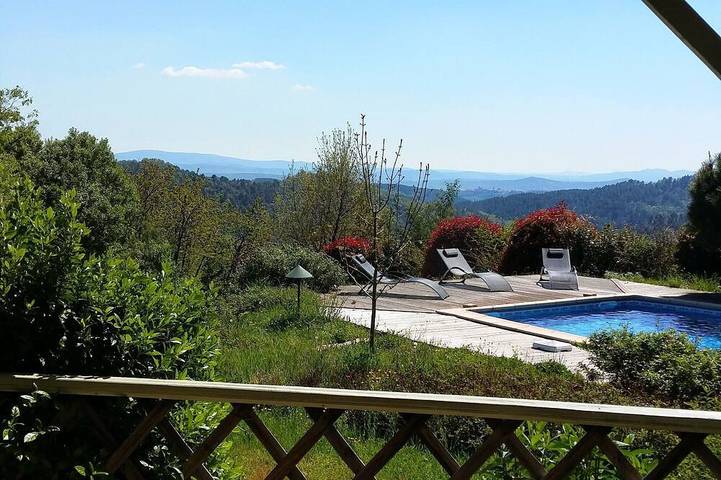 Gîte pour 6 personnes, avec terrasse ainsi que jardin et piscine à Saint-Andéol-de-Vals