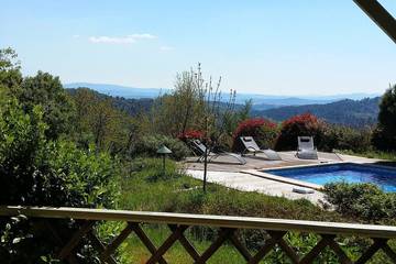 Gîte pour 6 personnes, avec piscine ainsi que jardin et terrasse à Saint-Andéol-de-Vals