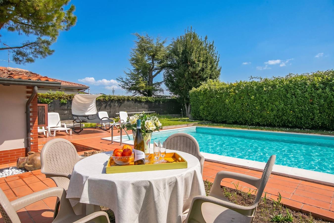 Villa Oasi with Private Pool Bbq & Garden near Sirmione in Sirmione, Gardasee-Berge