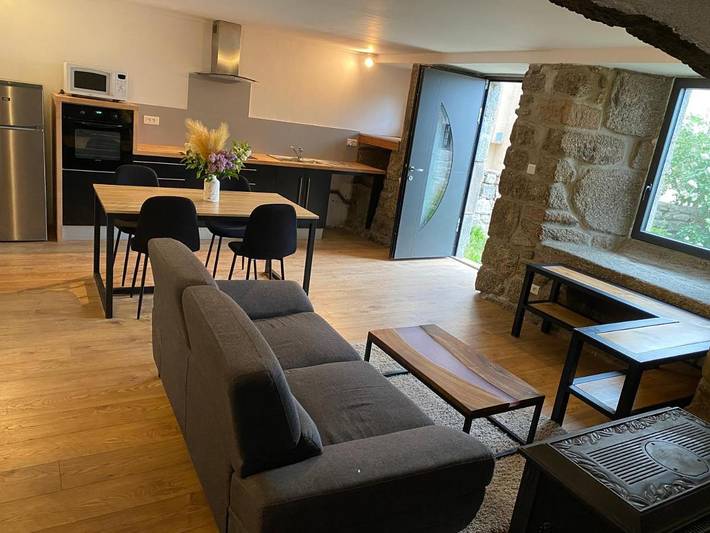Location de vacances pour 4 personnes, avec Terrasse ainsi que Jardin et Vue dans Saint-Symphorien (Lozère)