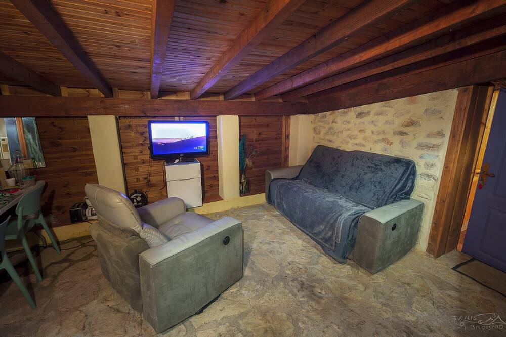 Apartamento entero, Unusual Atypique for nature lovers in a peaceful setting in the heart of Barjols in Barjols, Región Brignoles