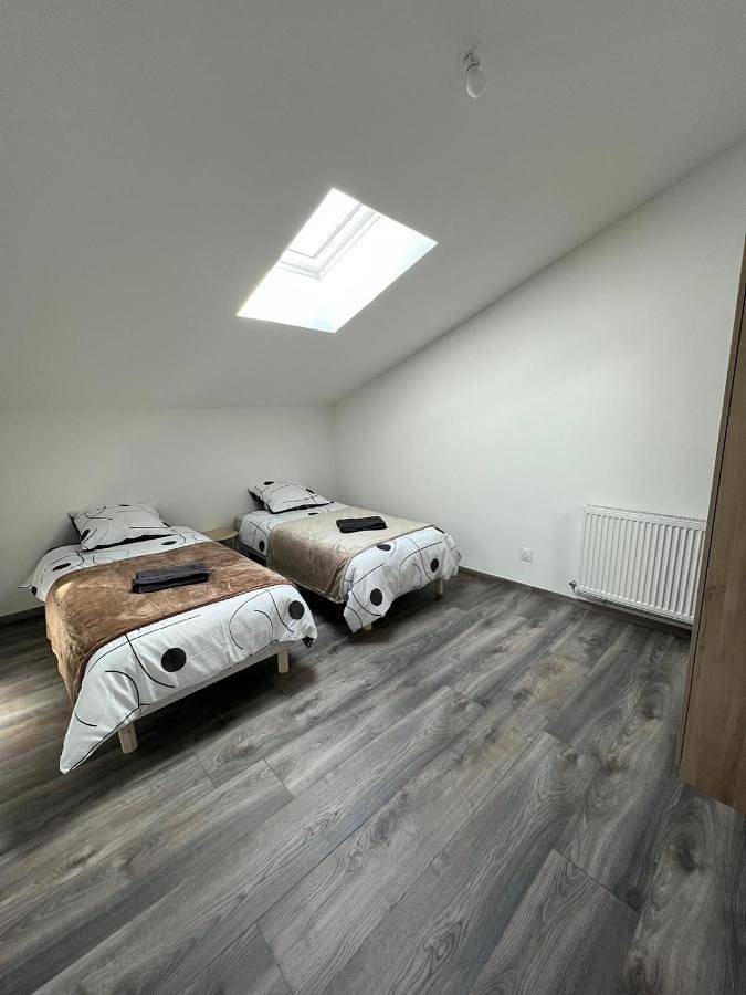 Appartement entier, Three-Bedroom Apartment in La Boisse, Ain