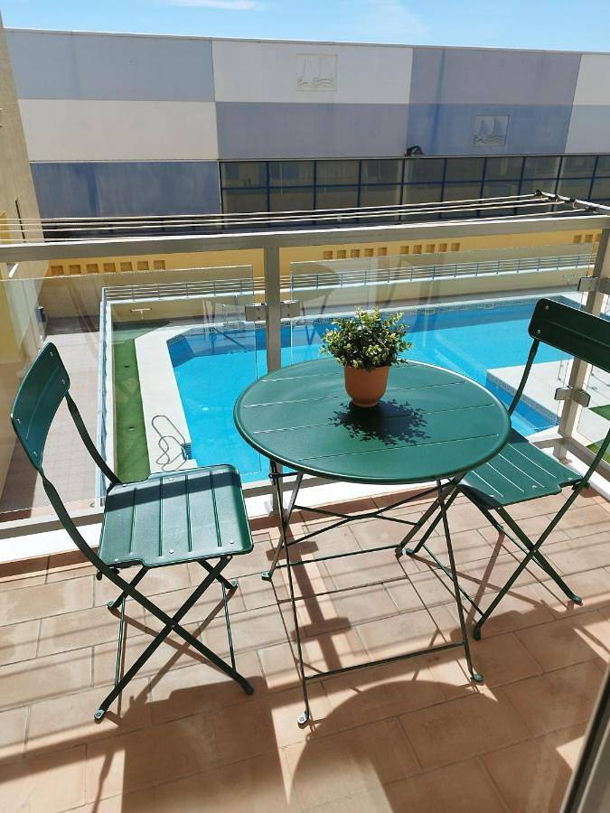 Apartamento de férias para 4 pessoas, com vista e piscina e ainda terraço and jardim em Isla Cristina