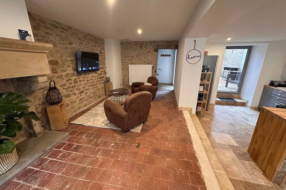Entire apartment, Au Petit Langres: Downtown house in Langres, Haute-Marne