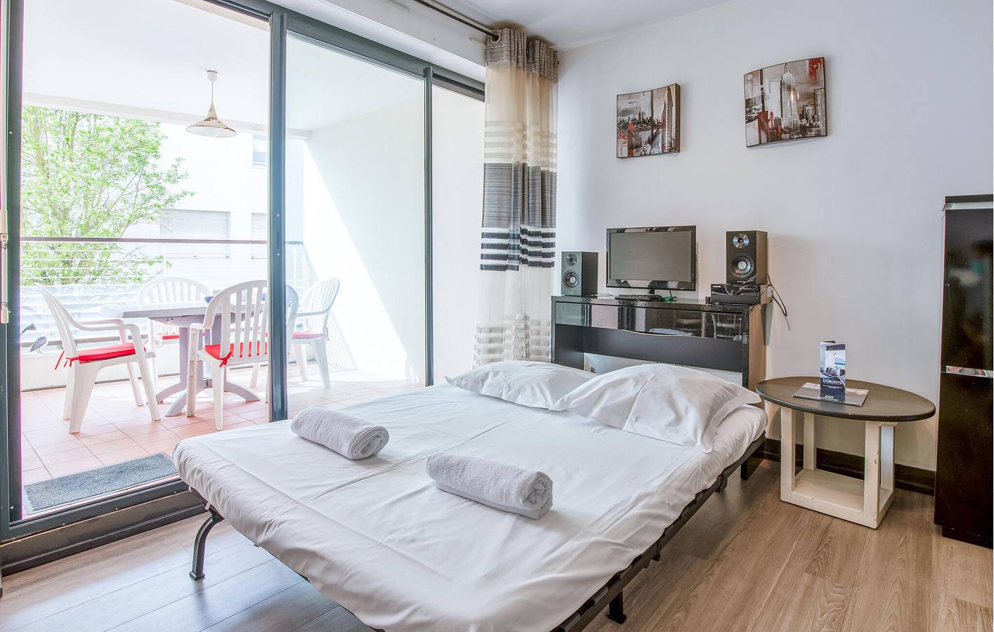 Appartement de vacances entier, Appartement confortable avec terrasse et Internet, à 700 m de la plage de la Concurrence in La Rochelle, Région de La Rochelle