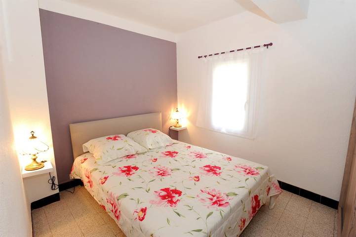 Gîte pour 6 personnes, avec terrasse à Rodès - 4