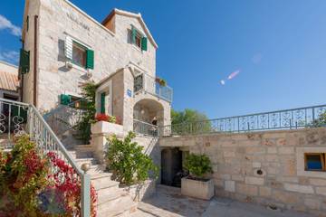 Vacation Rental for 5 Guests in Bol, Split-Dalmatia, Picture 4