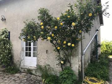 Gîte pour 4 personnes, avec terrasse ainsi que jardin et vue à Bourdeilles