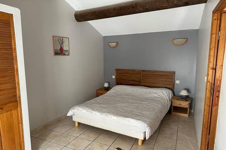 Gîte pour 7 personnes, avec terrasse et piscine, animaux acceptés à Uzès - 4
