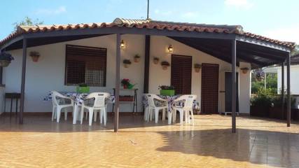 Gîte pour 6 personnes, avec terrasse et vue à Agnone Bagni