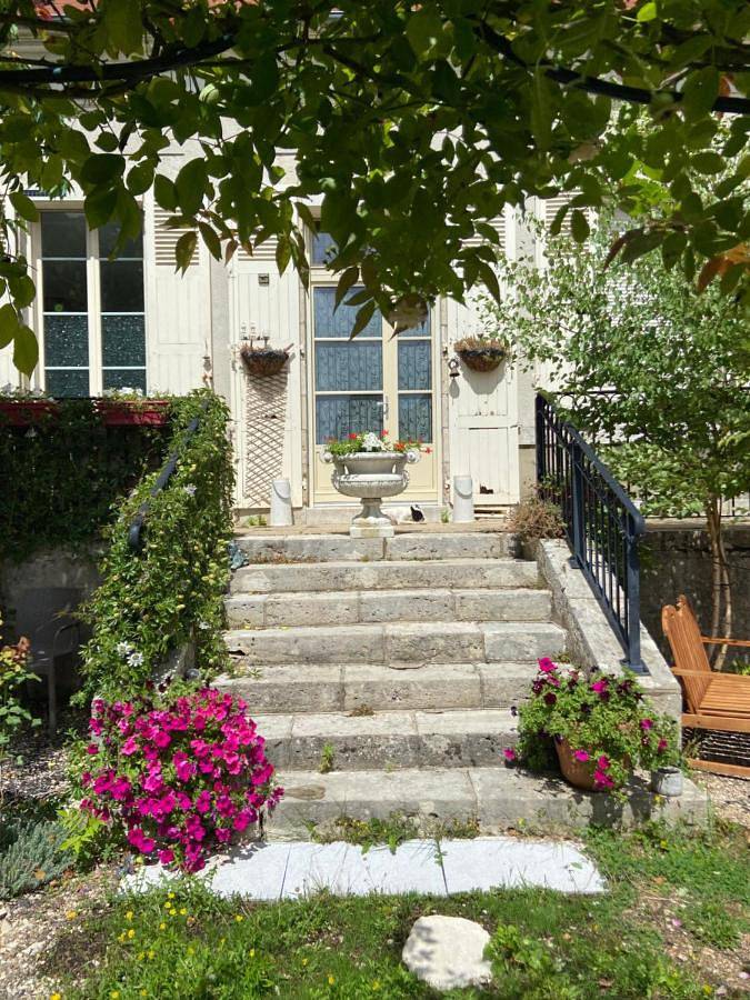 Gîte pour 2 personnes, avec jacuzzi et jardin, adapté aux familles à Marchenoir