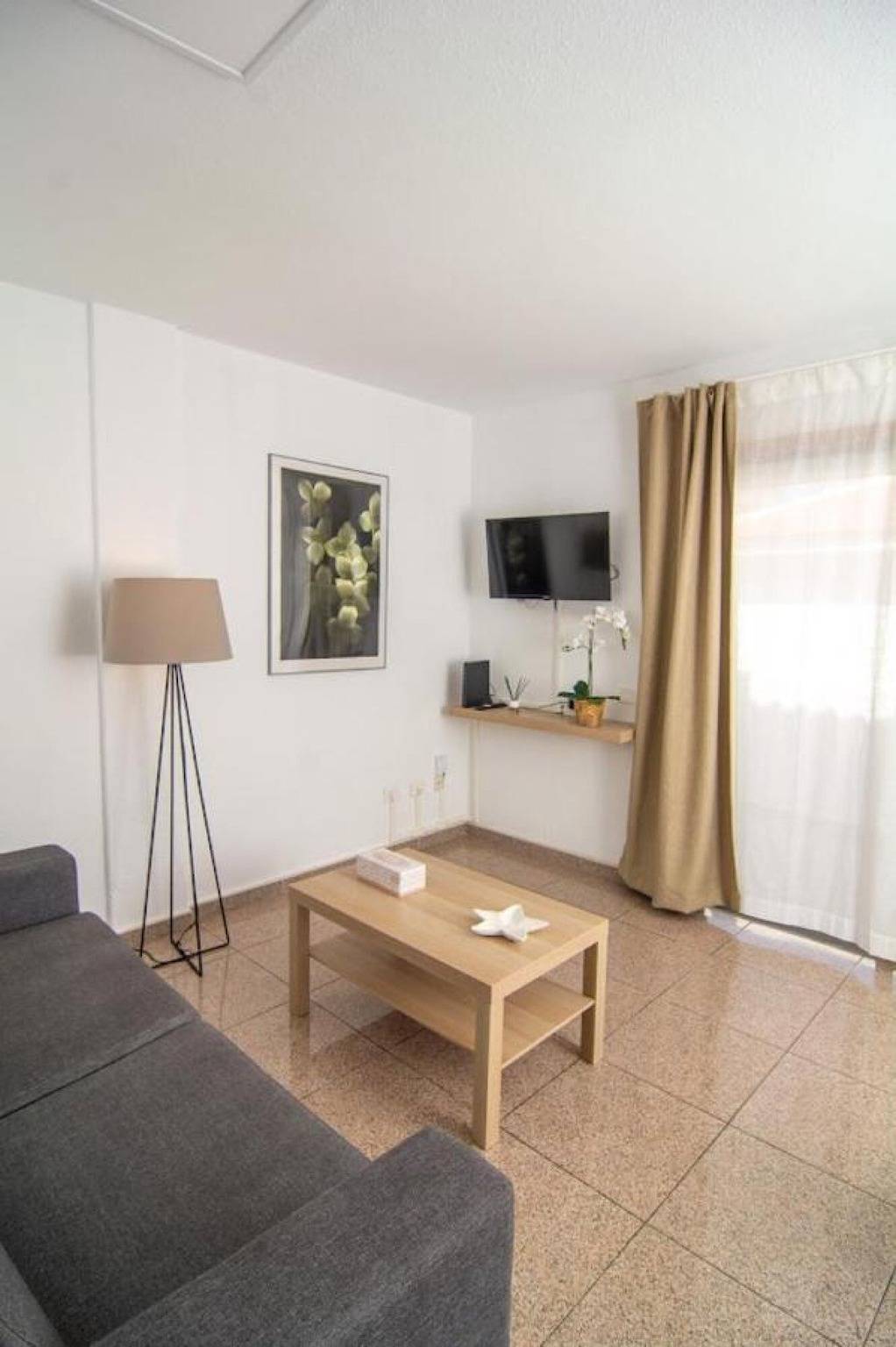 Maison de vacances 'Le Petit Paradise' avec piscine partagée, terrasse et Wi-Fi in Playa de las Américas, Arona