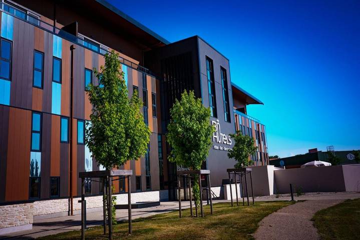 Hôtel pour 2 personnes, avec piscine et jardin à Ambronay - 2