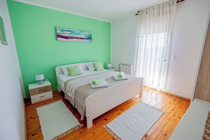 Ganze Wohnung, FerienWohnung mit privatem Pool im Dorf Sutivanac in Barban, Südküste Istrien