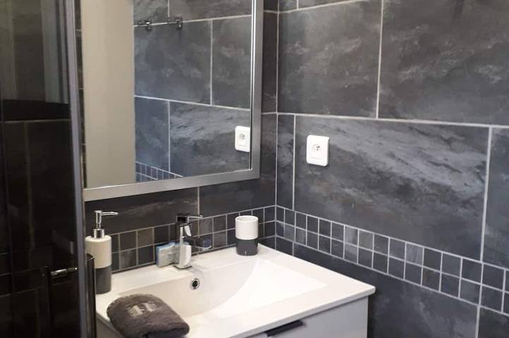 Gîte pour 2 personnes, avec jardin à La Tour-d'Aigues - 2