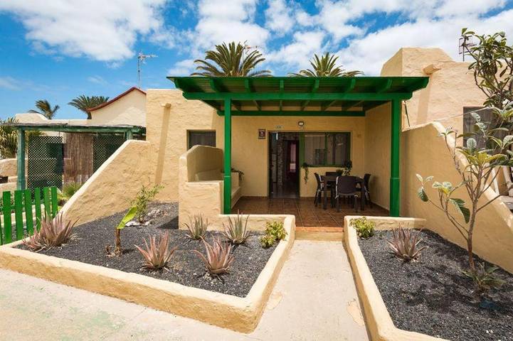 Bungalow para 5 personas, con terraza además de piscina y jardín en Costa Calma