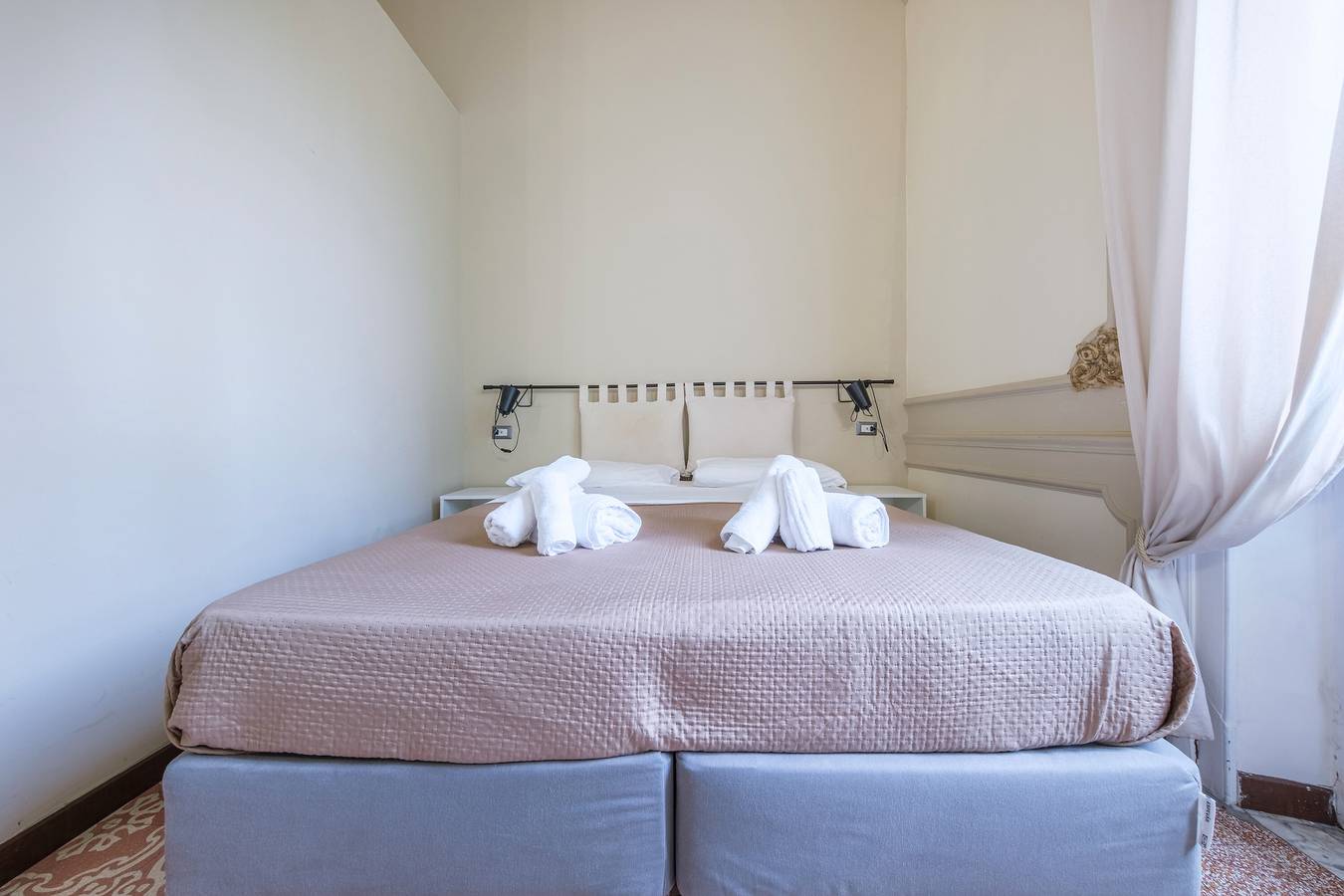 Chambre d'époque '1923' avec balcon, Wi-Fi et climatisation in Messina, Province de Messina