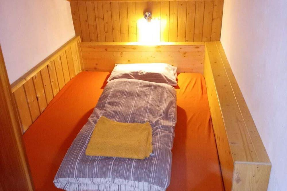 Ganze Wohnung, Rustikales Pitztaler Alpenhaus am Bach mit großem Balkon und Garage in Kaunergrat, St. Leonhard im Pitztal