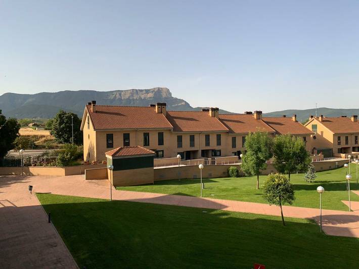 Apartamento para 6 personas, con Balcón y Piscina en Jaca
