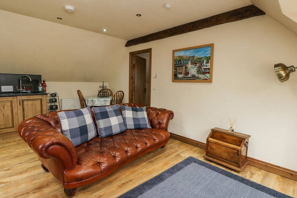 Glenmhor Apartment, character holiday cottage in Fort William in Nevis Range, Fort William