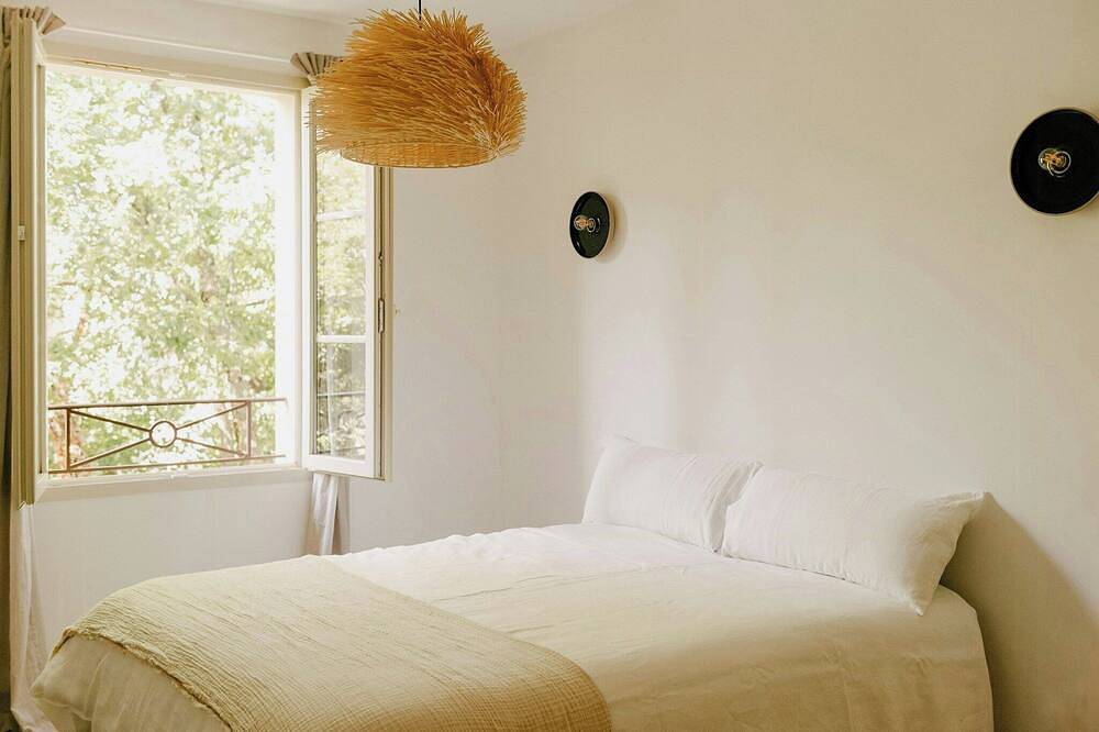 Maison design avec vue sur la piscine à Saint Montan in Saint-Montan, Privas (arrondissement)