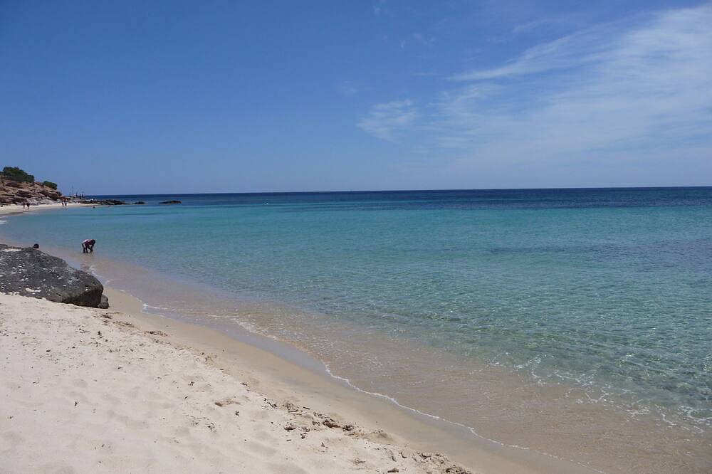 Ganze Wohnung, 100 Meter vom Meer entfernt Villa, umgeben von Grün in Santa Margherita di Pula, Pula und Umgebung
