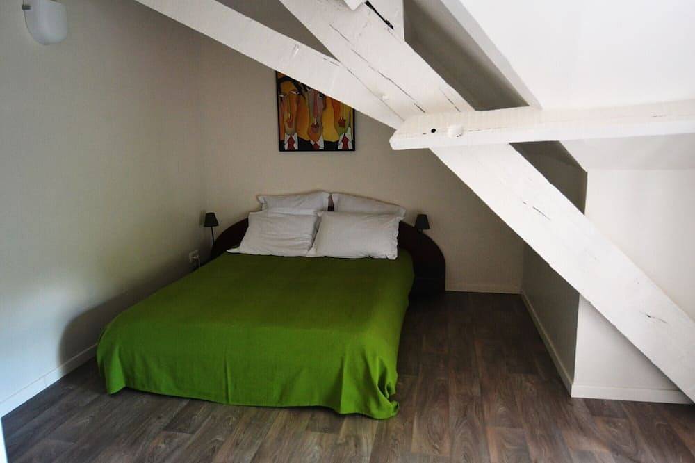 Fully renovated 4P gîte with view on the pool in Souillac, Lot