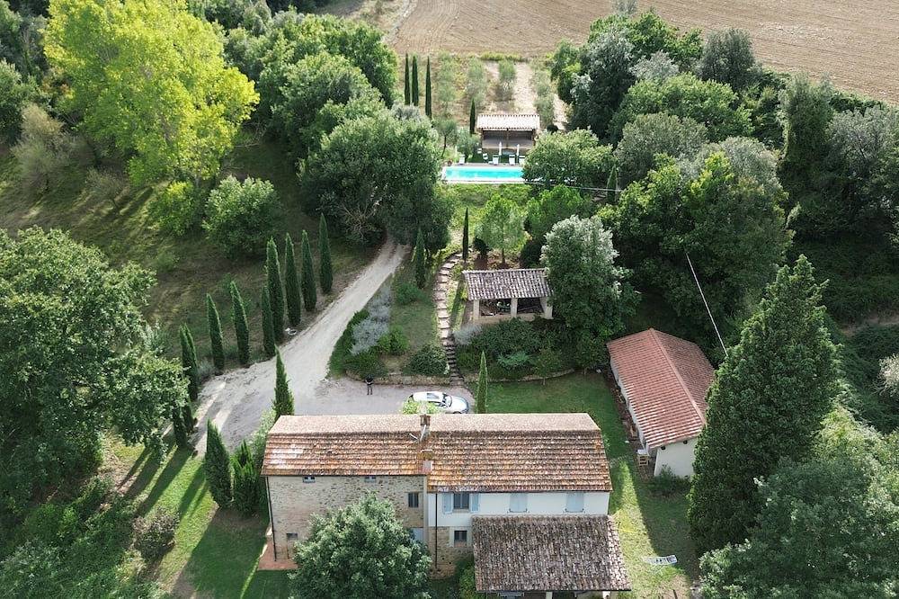 Beautiful country house in the green heart of Umbria, large pool. in Marsciano, Provincia de Perugia