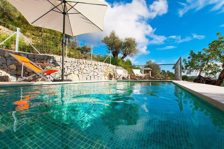Villa für 2 Personen, mit Balkon und Pool sowie Garten, mit Haustier - 1