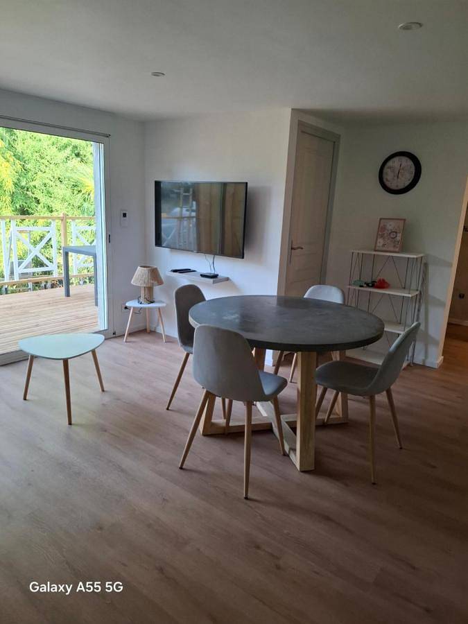 Gîte pour 4 personnes, avec Terrasse et Vue à Montsoué