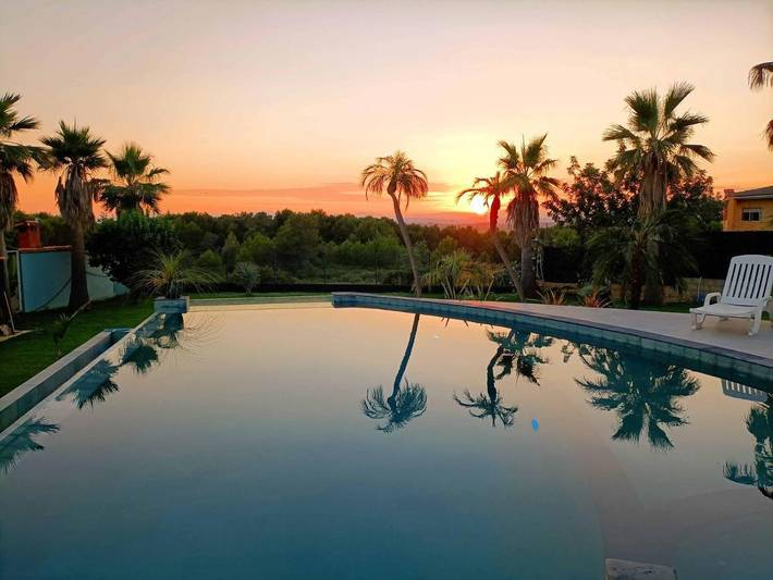 Villa pour 21 personnes, avec piscine et jacuzzi ainsi que bassin pour enfant et jardin