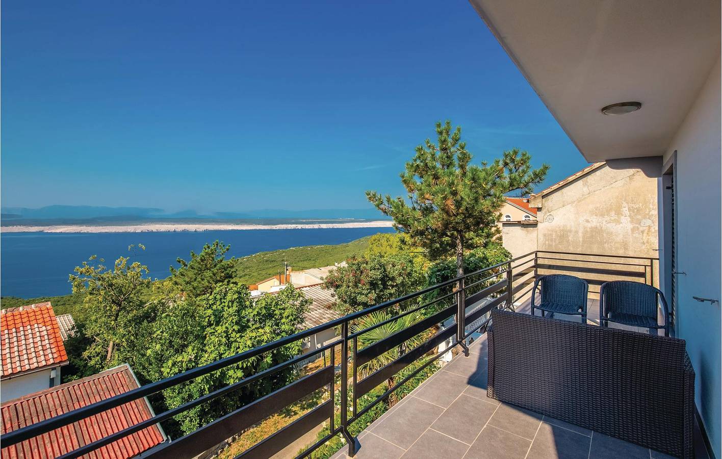 Ganze Ferienwohnung, Charmantes Apartment mit Terrasse, WLAN und Zugang zum Strand (900 m) in Dramalj, Primorje-Gorski Kotar