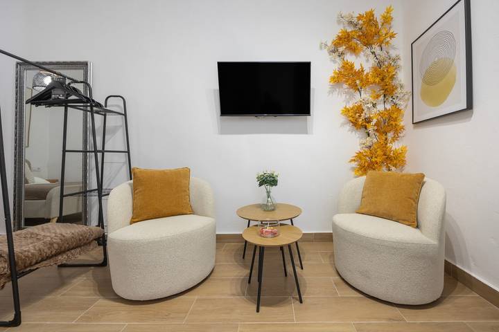 Hel lejlighed, Mamalú Apartment: New, Romantic & Central in Jerez in Jerez de la Frontera, Costa de la luz