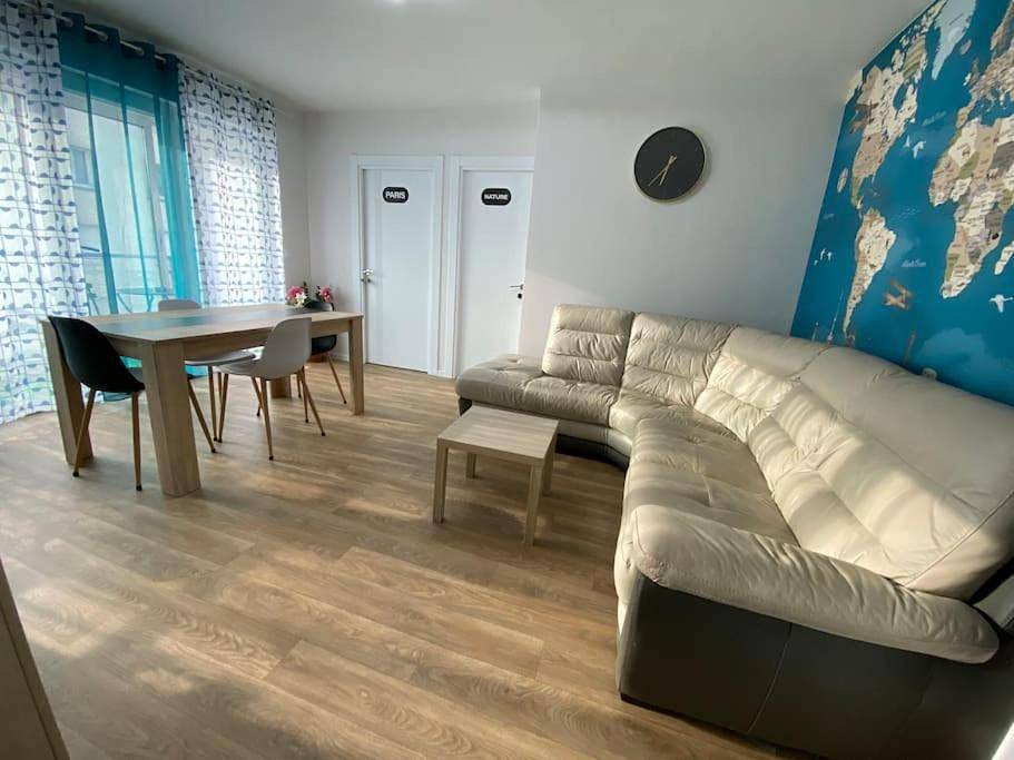 Appartement entier, Four-Bedroom Apartment with Balcony in Épinal, Région d'Épinal