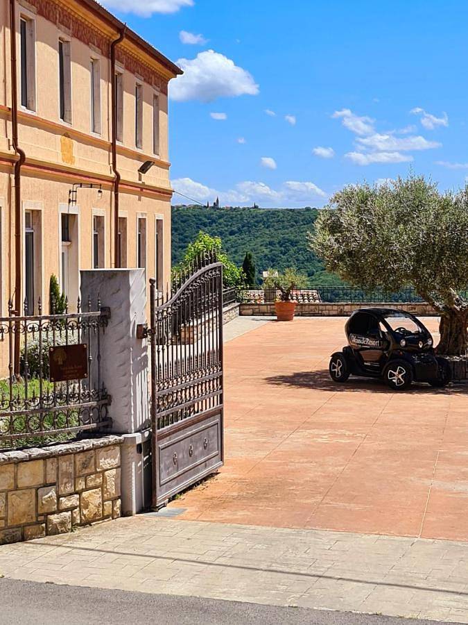 Guesthouse Stara šola Korte - Oleander Resort in Izola, Slovene Riviera