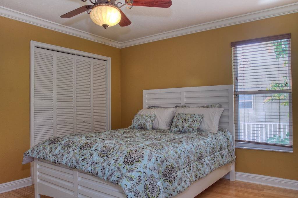 Ganze Wohnung, Perfekte Aussicht auf den Strand von Deck, keine Notwendigkeit, ein Auto zu mieten, Walk to all, kostenloses Wifi in Holmes Beach, Anna Maria Island