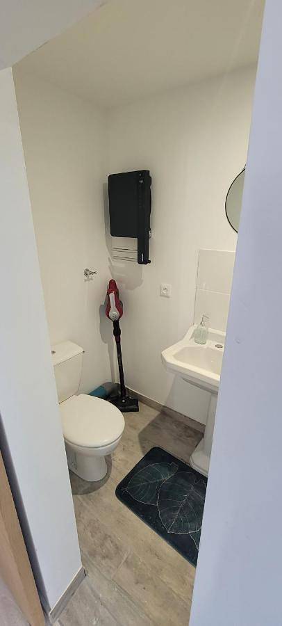 Appartement entier, Two-Bedroom Apartment in Saint-Julien-l'Ars, Vienne (France)