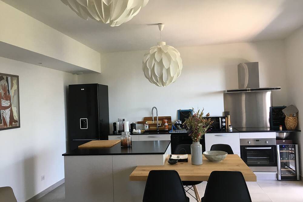 Appartement entier, Charmant T2 Hauteurs de Bastia, Vue Mer ( 2/4 pers) in Ville-di-Pietrabugno, Cap Corse