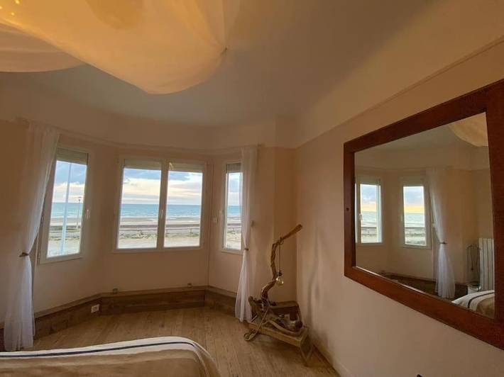 Location de vacances pour 2 personnes, avec Balcon et Jacuzzi ainsi que Terrasse et Jardin à Ouistreham - 4