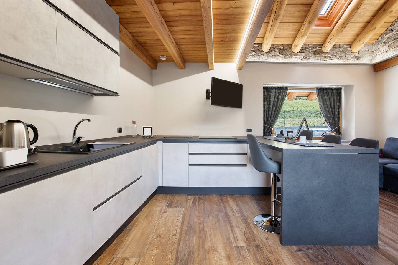 Vakantiehuis 'Alpine A&S' met bergzicht, wifi en airconditioning, foto 7