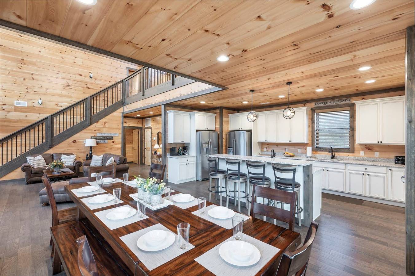 Entire studio, Luxury Brand New Cabin 5b 5.5ba w/Arcade,Theater in Sevier County