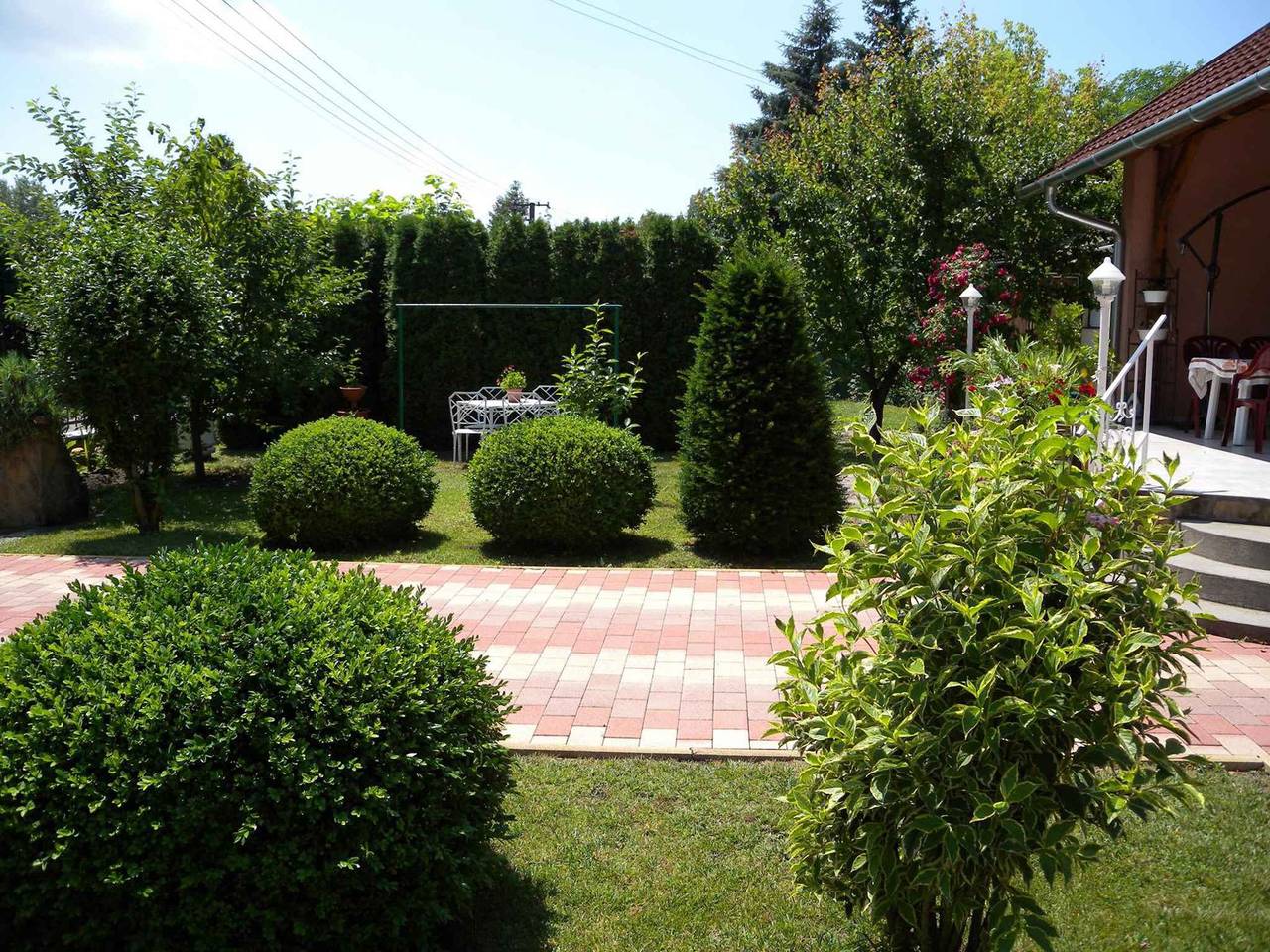 Ganze Ferienwohnung, Ferienwohnung mit Balkon und wunderschönem Garten in Balatonfenyves, Plattensee Südufer