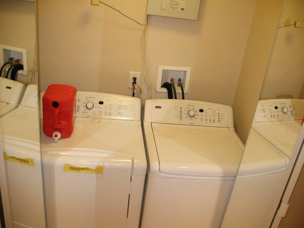 Fantastische Aussicht auf See und Mount Konocti, Dock, Pool und Billardtisch. in California North Coast