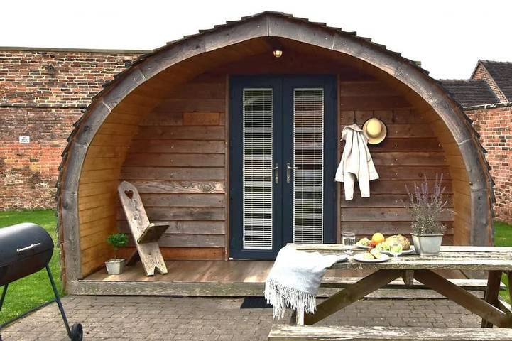 Glamping for 4 people in Staffordshire