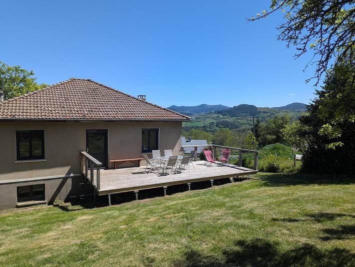 Gîte pour 11 personnes, avec jardin et vue dans Bessamorel