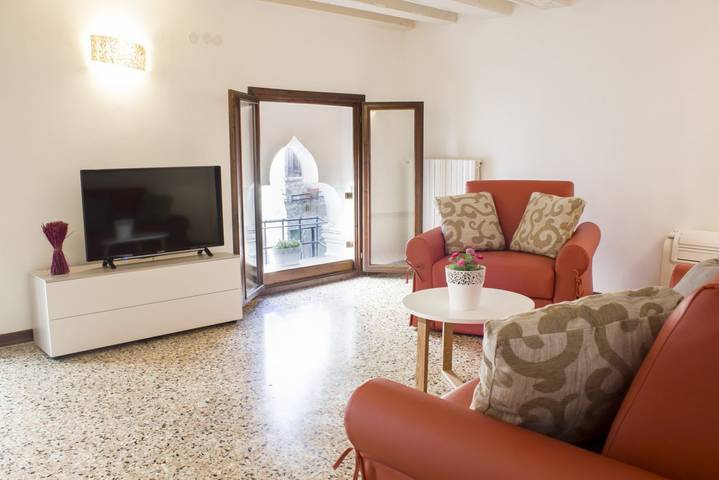 Ferienwohnung für 4 Personen, mit Meerblick und Balkon/Terrasse sowie Whirlpool und Garten