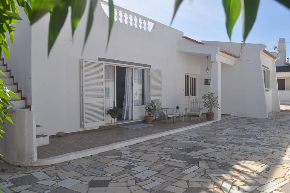 Großes Haus in Strandnähe. in Sagres, Naturpark Südwest-Alentejo und Costa Vicentina