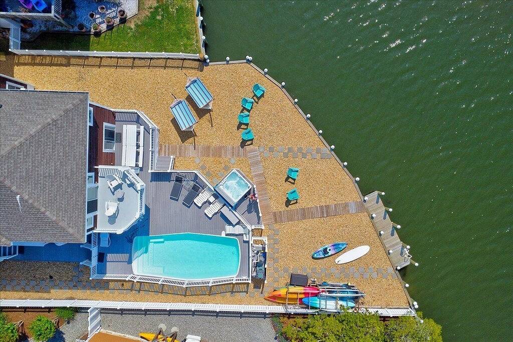 The Sunset House, Bayfront home with many amenities in Fenwick Island, Sussex County (Delaware)